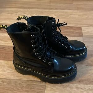 Black platform vegan leather boots with side zip - Fits like a 7.5 - Jadon style